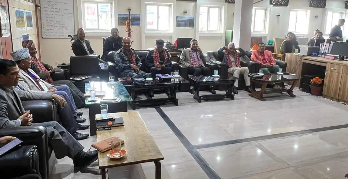 नेपाल : मतदान के दौरान सुरक्षा व्यवस्था का जायजा लेने के लिए गृहमंत्री केंद्रीय कंट्रोल रूम में