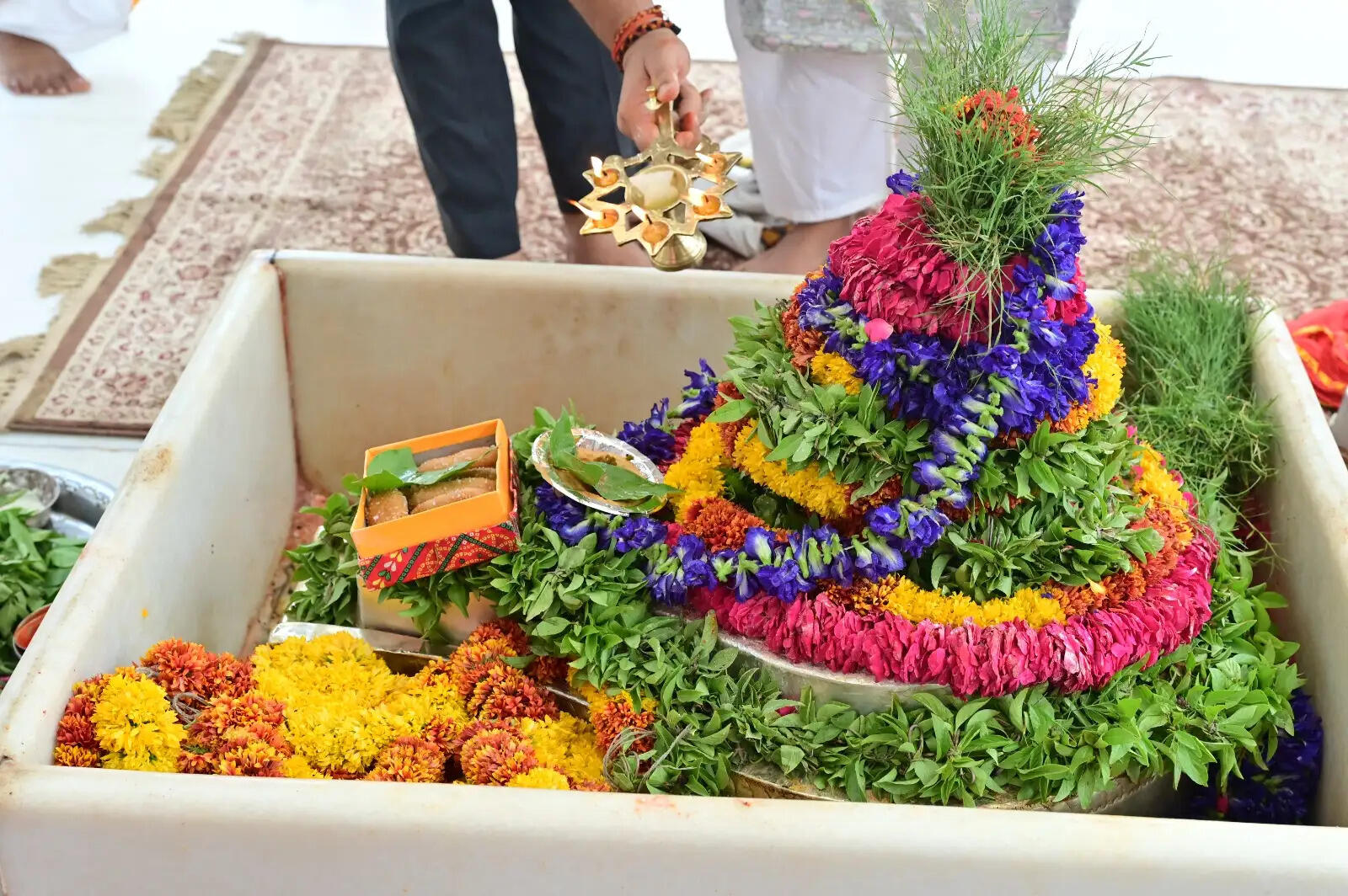 सोमवती अमावस्या पर श्री काशी विश्वनाथ धाम में अविमुक्तेश्वर महादेव का रुद्राभिषेक