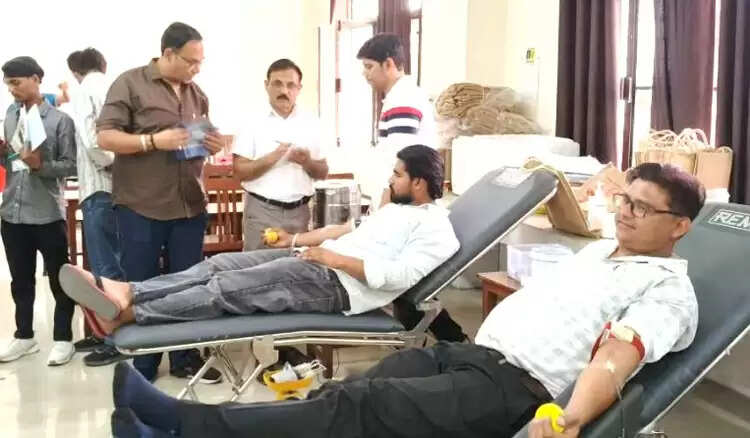 गुरुकुल कांगड़ी विश्वविद्यालय में रक्तदान शिविर में 42 यूनिट रक्त संग्रह