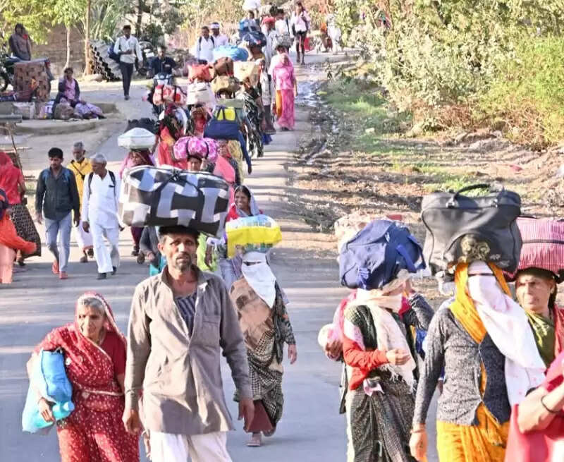 उज्जैनः धार्मिक परम्परा की प्रतीक पंचक्रोशी यात्रा जारी, इस बार युवा वर्ग की दिख रही है खास दिलचस्पी