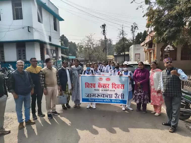 मंदसौरः विश्व कैंसर दिवस पर स्वास्थ्य विभाग ने निकाली जन-जागरूकता रैली