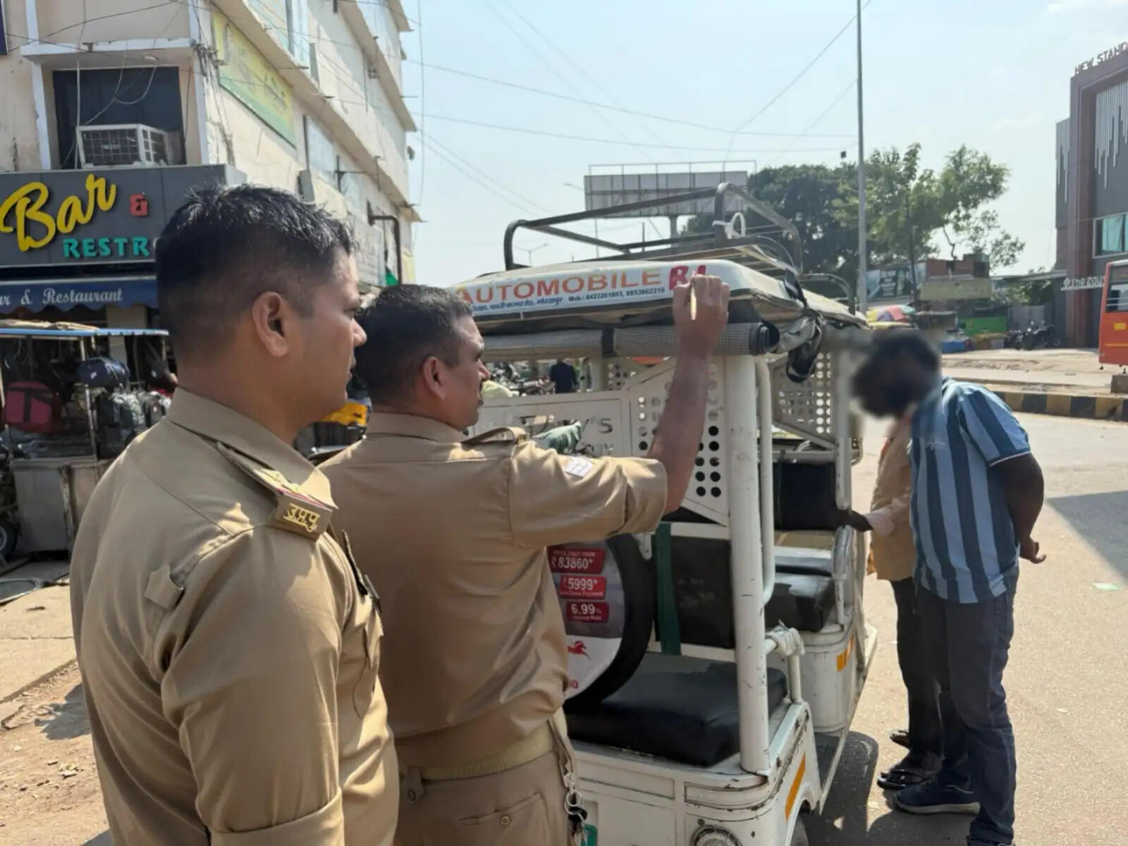 रेलवे और रोडवेज स्टेशन पर ऑटो-ई-रिक्शा की होगी यूनिक नंबरिंग, यात्रियों की सुरक्षा को लेकर कैंट पुलिस की पहल वाहन पर दर्ज होगा
