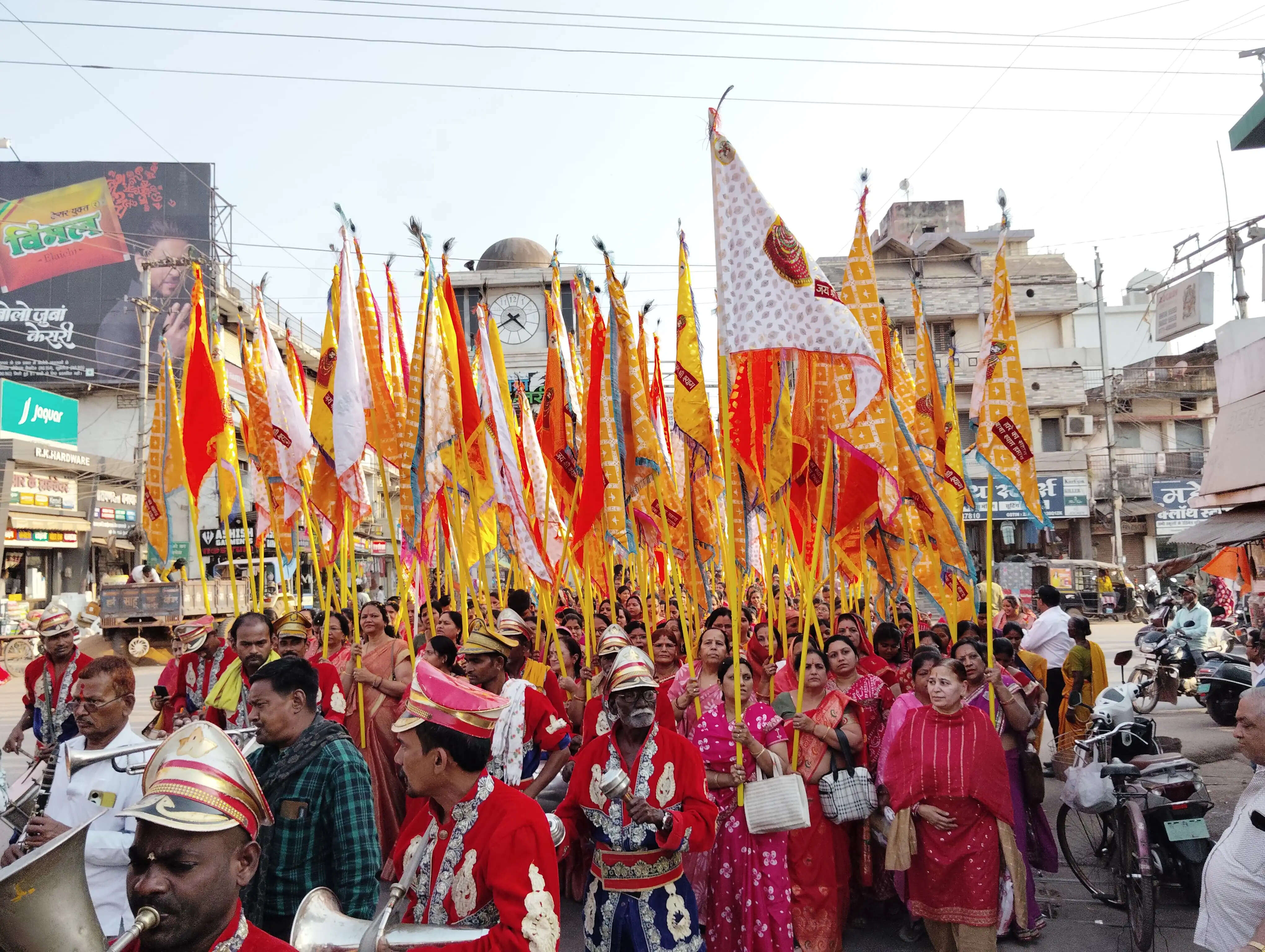 श्याम भक्तों ने निकाली निशान यात्रा, गूंजा हारे का सहारा खाटू श्याम हमारा का जयघोष