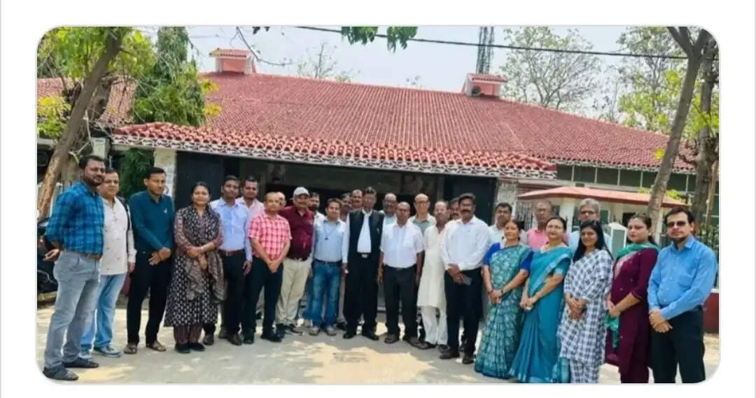 नालंदा कॉलेज पहुंचे कुलपति ने देर से आने वाले शिक्षकों को लगाई फटकार