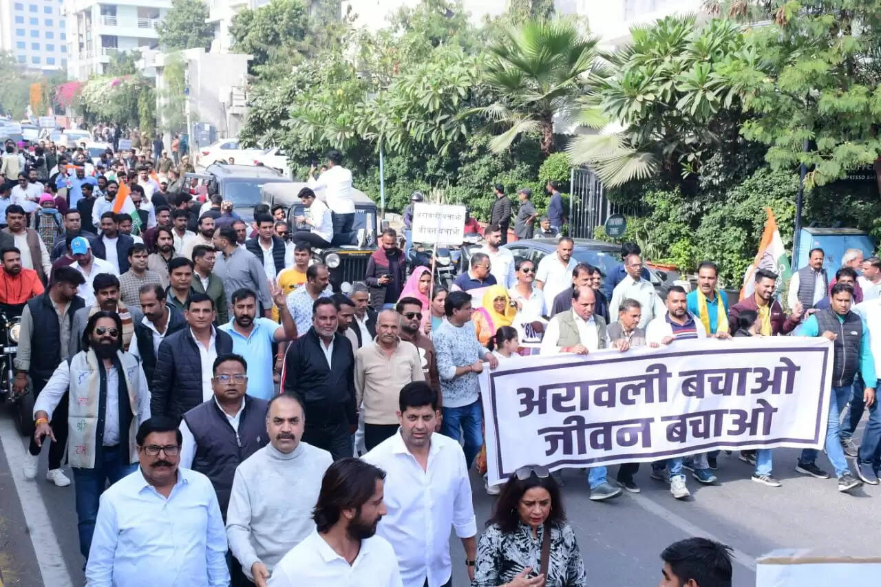 अरावली बचाओ–जीवन बचाओ सत्याग्रह : हजारों लोगों ने निकाली पदयात्रा