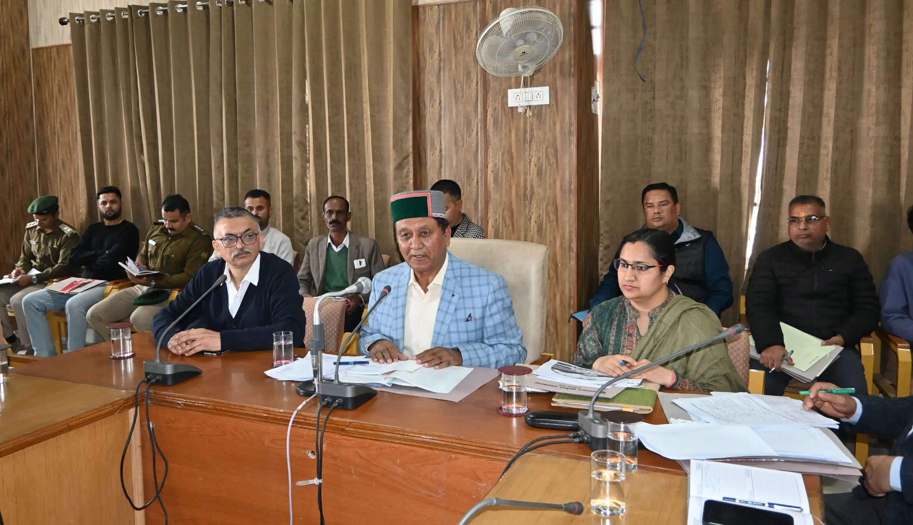 जगत सिंह नेगी ने सिरमौर के राजस्व तथा आपदा मामलों की समीक्षा बैठक ली
