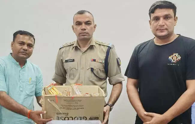 सोनीपत: छात्राओं ने सैनिकों के लिए भेजीं 1500 राखियां