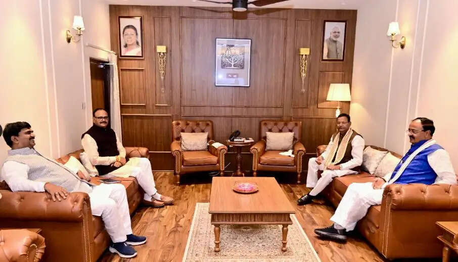 ब्रजेश पाठक के आवास पर हुई भाजपा के कोर कमेटी की बैठक