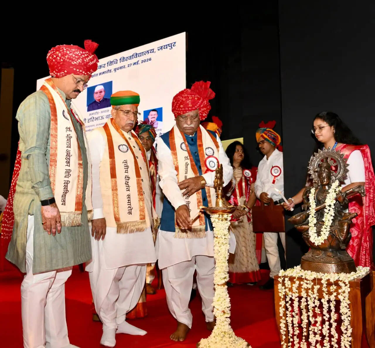 विधि शिक्षा का उपयोग विद्यार्थी जरूरतमंदों, पीड़ित और वंचित वर्ग के कल्याण के लिए करें:राज्यपाल