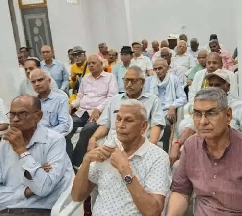पेंशनर्स अपने को अकेला न समझें, एक-दूसरे का करें सहयोग : आर एस वर्मा