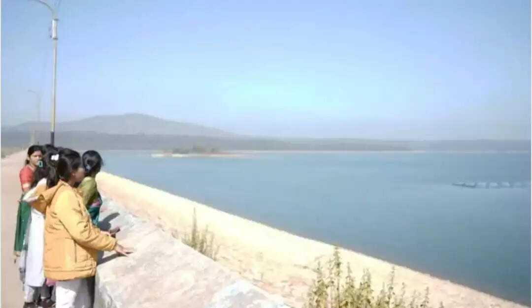 कोरबा : हड़ताल बनी हॉलिडे पैकेज, धरना छोड़ सैर-सपाटे पर निकले अधिकारी-कर्मचारी