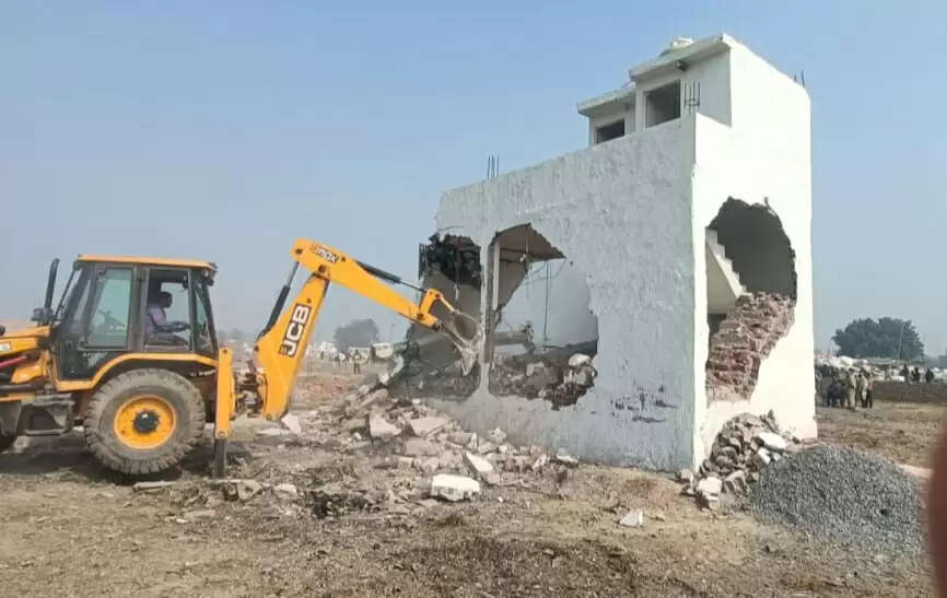 झज्जर : पांच अवैध कॉलोनियों में प्रशासन ने गिराए&nbsp;अवैध निर्माण