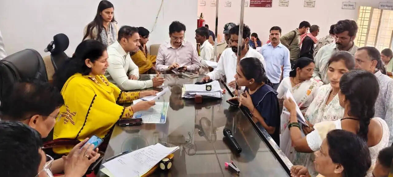 सागर: कलेक्टर ने सुनी ग्रामीणों की समस्या, जनसुनवाई में 270 आवेदनों पर तत्काल कार्यवाही के निर्देश