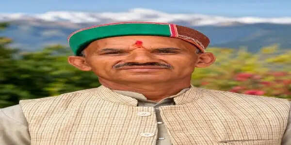 चूड़धार धाम में पुजारी की ईमानदारी ने पेश की मिसाल, लौटाए 5 लाख के गहने और नकदी
