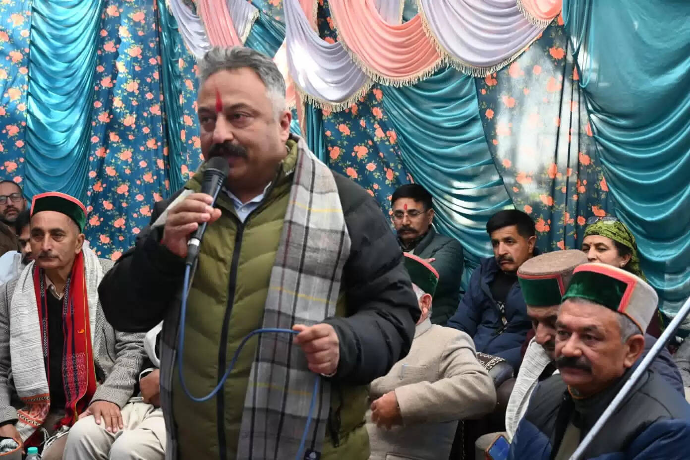 हिमाचल में विक्रमादित्य सिंह की अफसरों पर टिप्पणी से सियासी घमासान, समर्थन में उतरे शिक्षा मंत्री रोहित ठाकुर