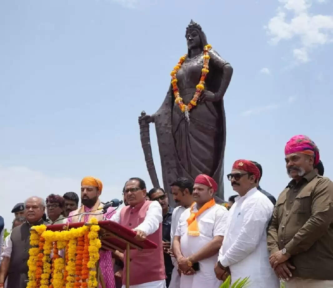 शौर्य और पराक्रम की गाथा रानी पद्मिनी-पद्मावती की विशालकाय भव्य प्रतिमा का अनावरण