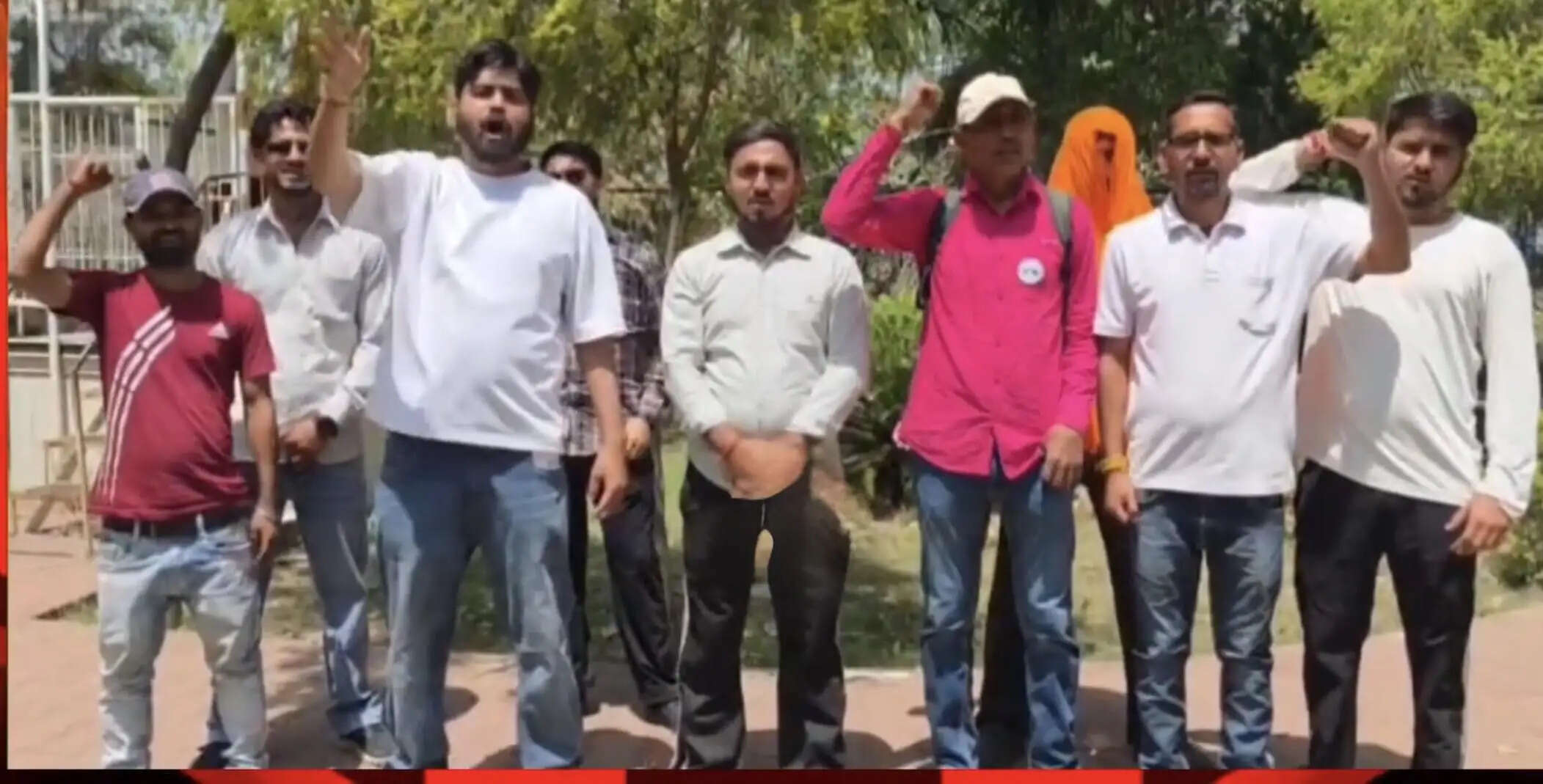 गोवंशों की दर्दनाक मौत पर गुस्साए गौ रक्षा दल का प्रदर्शन, सख्त कार्रवाई की मांग