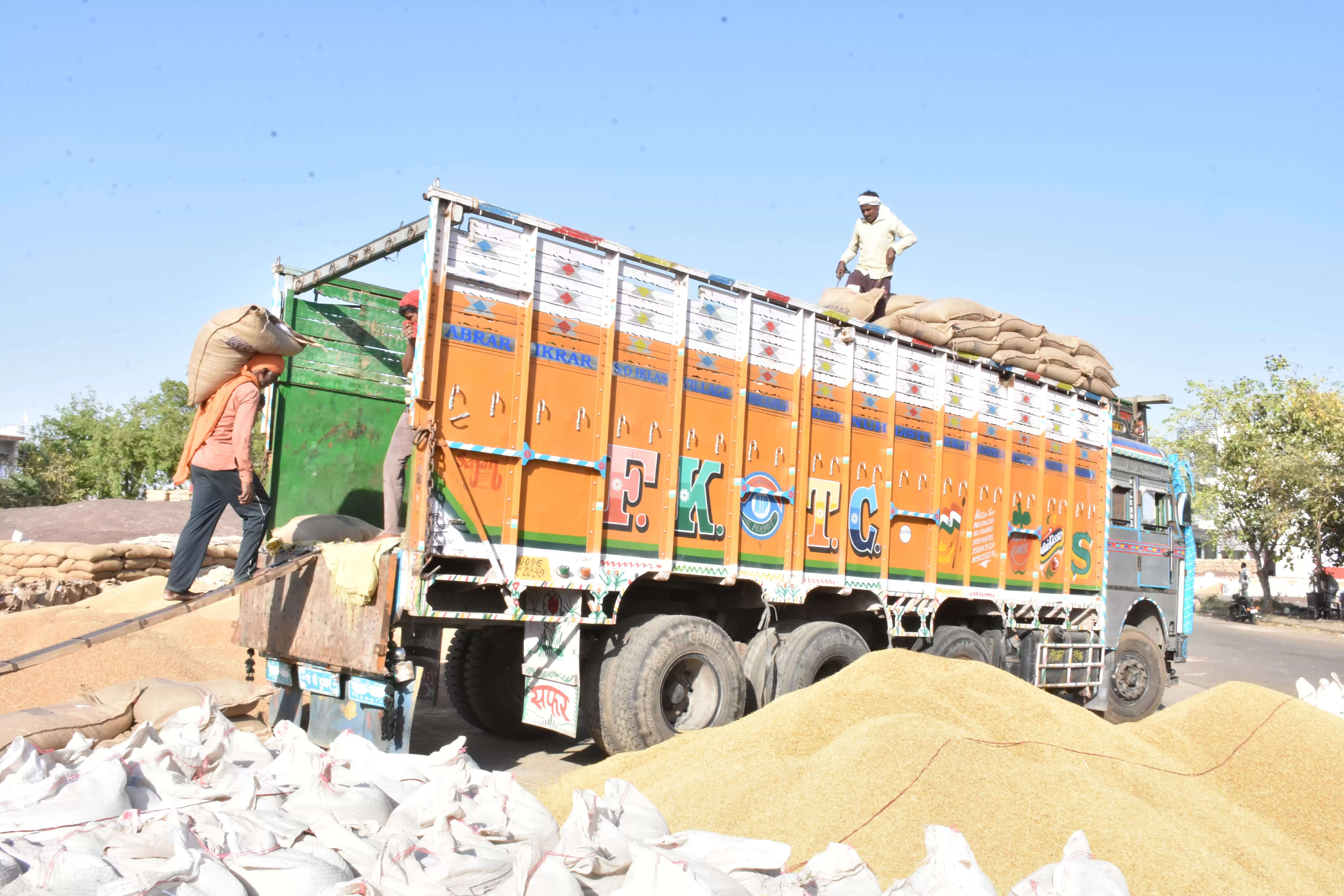 झज्जर की मंडियों में आई 31 हजार मीट्रिक टन सरसों और एक लाख मीट्रिक टन गेहूं