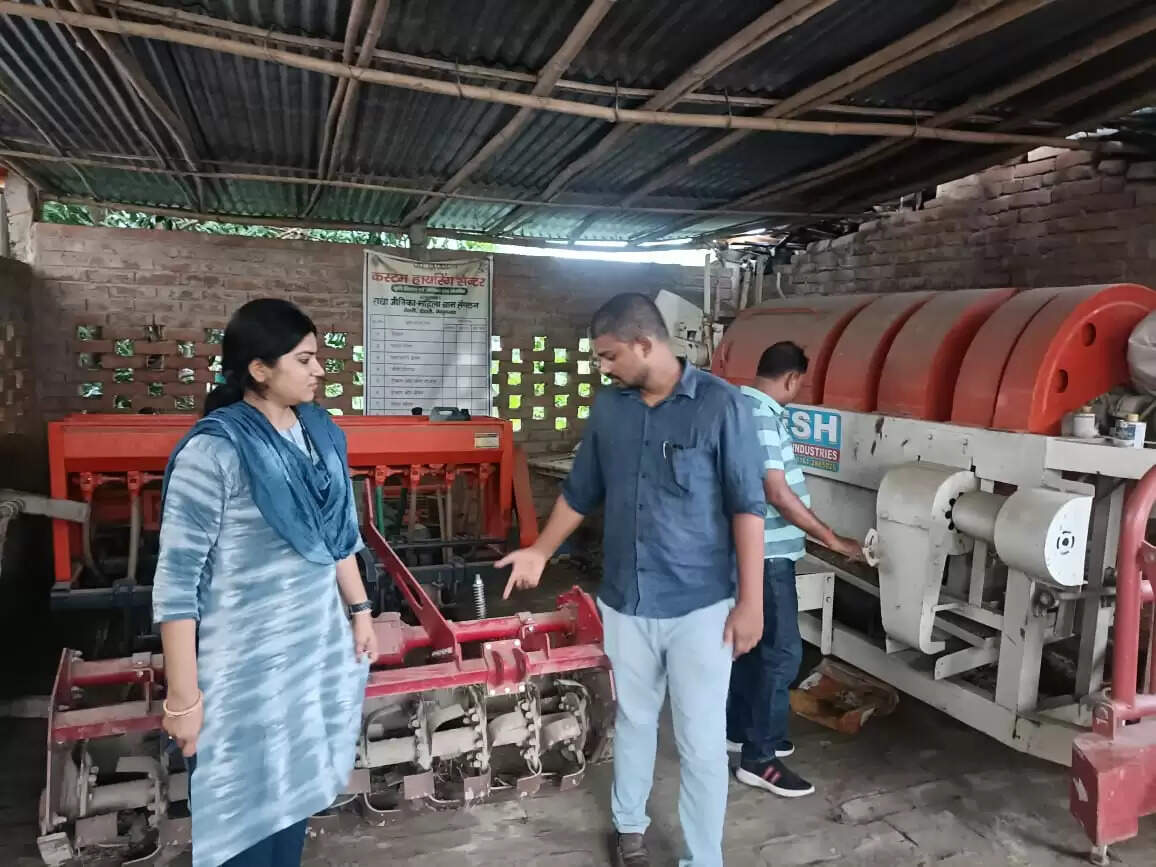 कृषि यंत्र बैंक संचालित कर आधुनिक कृषि को बढ़ावा दे रही हैं जीविका दीदियां