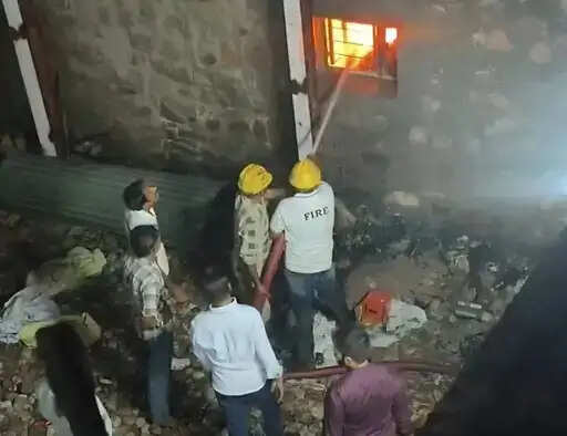पाली में टेक्सटाइल फैक्ट्री में भीषण आग, रातभर चला रेस्क्यू ऑपरेशन