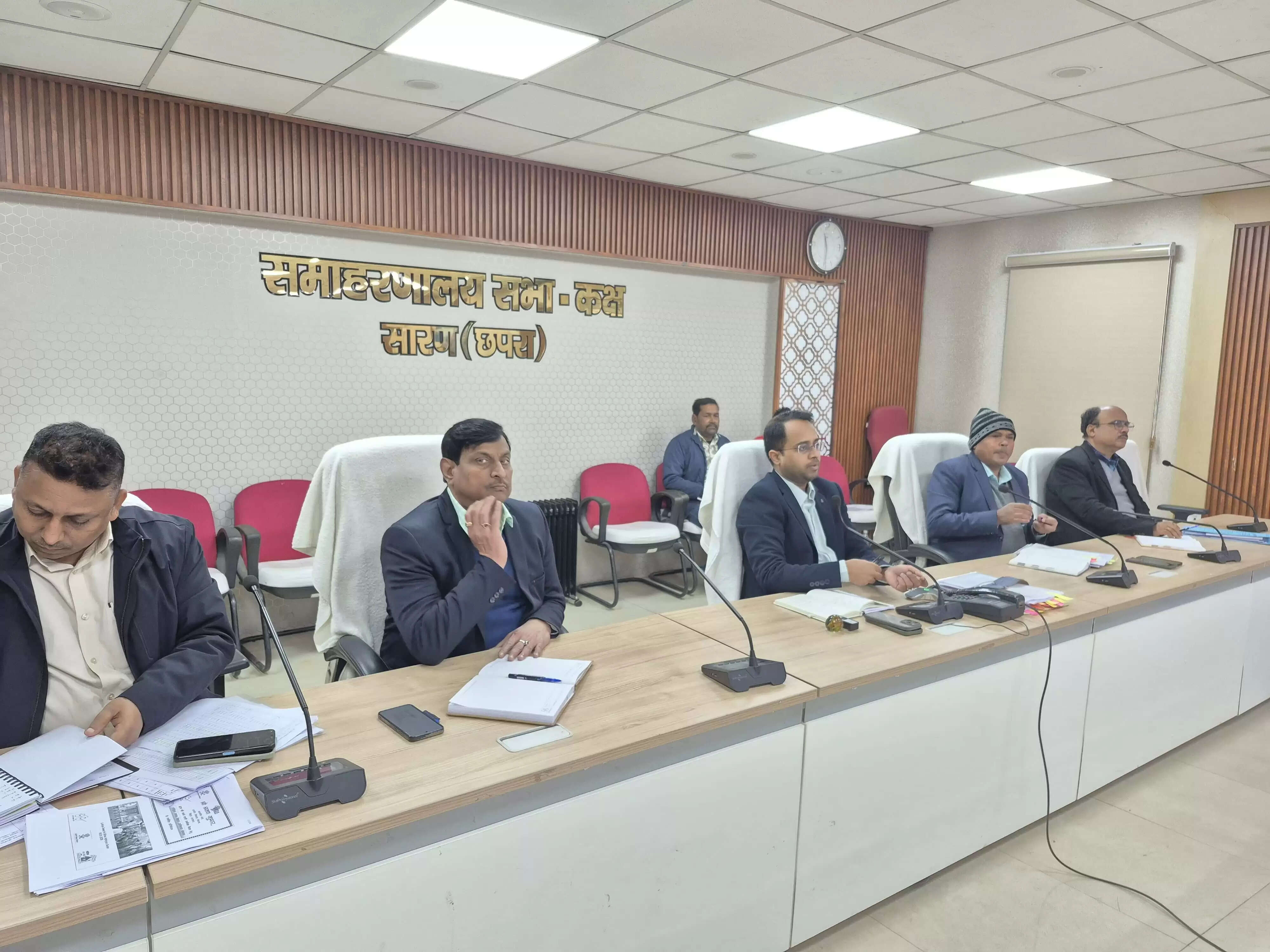 सारण में अब बायोमेट्रिक हाजिरी न होने पर रुक सकता है वेतन