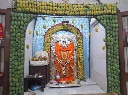 पंचमुखी हनुमान मंदिर में सात साै किलो आम का भोग