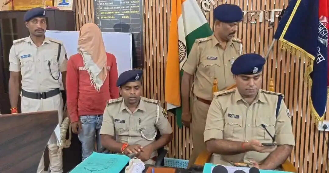 वारदात से पहले देसी कट्टा के साथ एक आरोपित गिरफ्तार