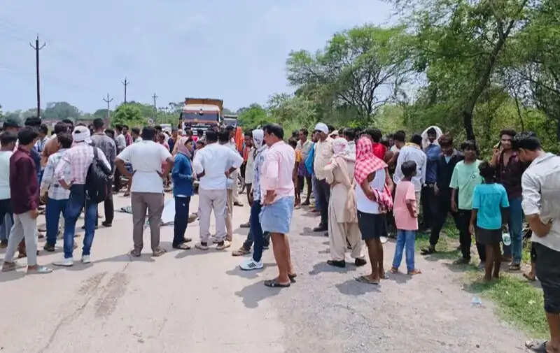 सड़क दुर्घटना के बाद नेशनल हाईवे 53 पर साढ़े पांच घंटे तक अवरोध करने वालों पर अपराध दर्ज