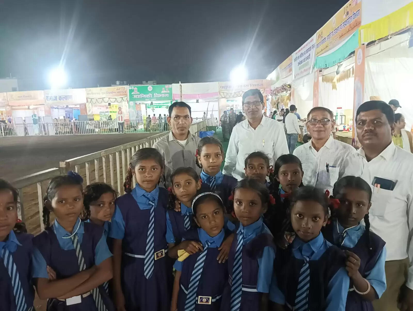 धमतरी : भटगांव स्कूल के छात्रों ने देखा जिलास्तरीय राज्योत्सव