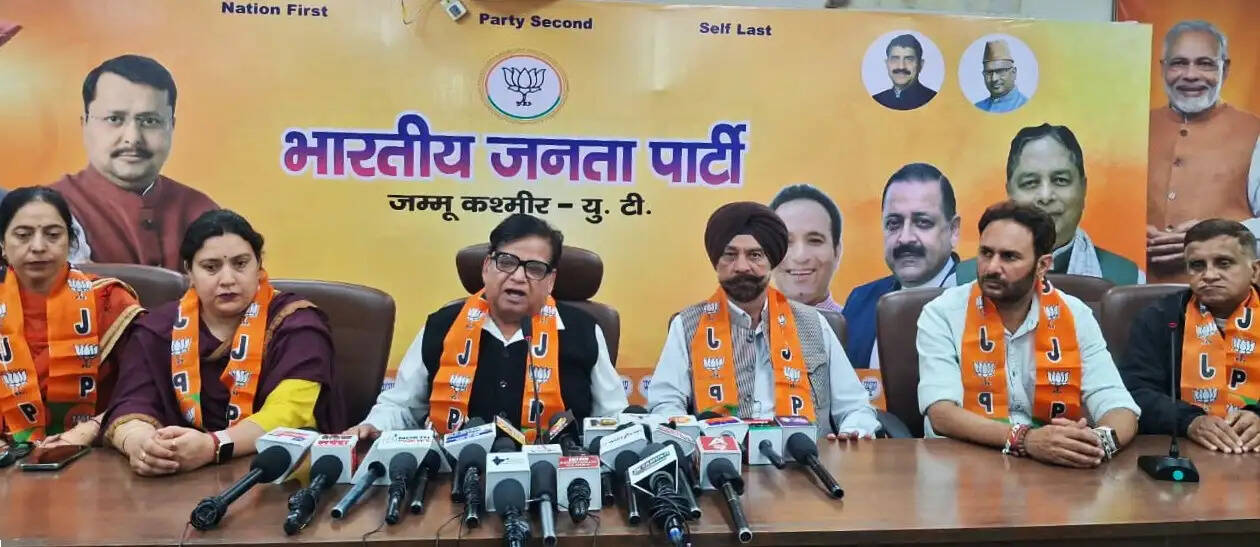 नवरात्रि से पहले तवी घाटों का जीर्णोद्धार करें, लंबित धनराशि जारी करें: चंद्र मोहन शर्मा