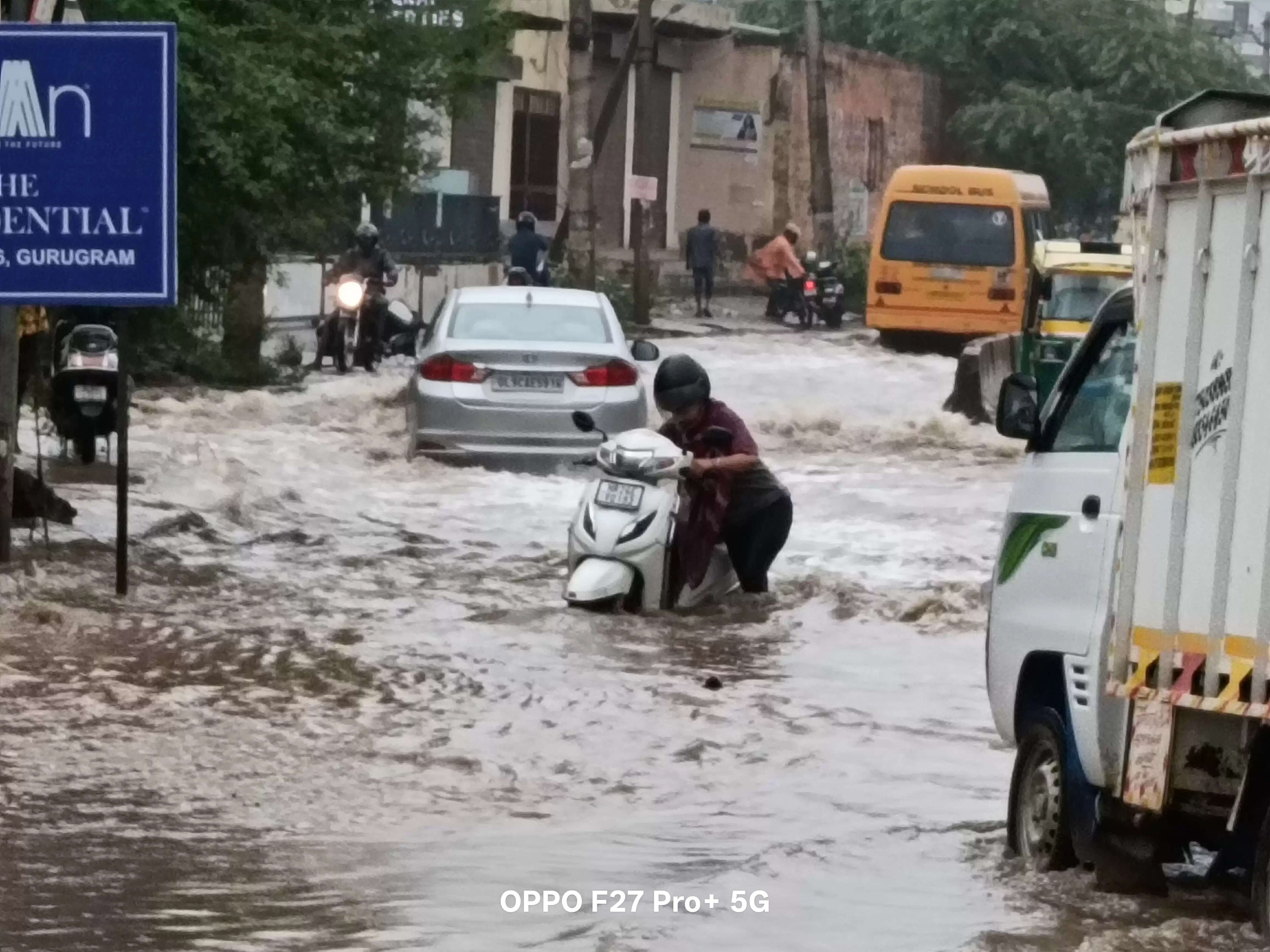 गुरुग्राम:मानसून की पहली बरसात में मिलेनियम सिटी जलमग्न