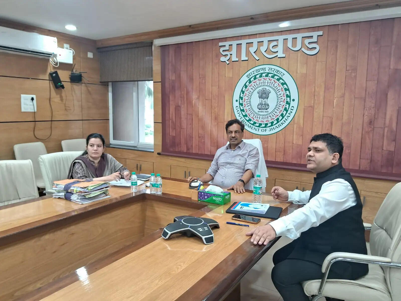 प्राथमिकता के आधार पर लंबित दावों का निबटारा करें बीमा कंपनियां : सचिव