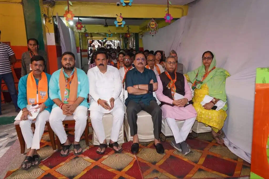 वीरेंद्र सचदेवा ने ‘मन की बात’ कार्यक्रम को विनोद नगर मंडल के कार्यकर्ताओं के साथ सुना