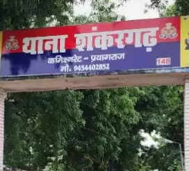 महुआ के पेड़ में फंदे से लटका मिला युवक का शव