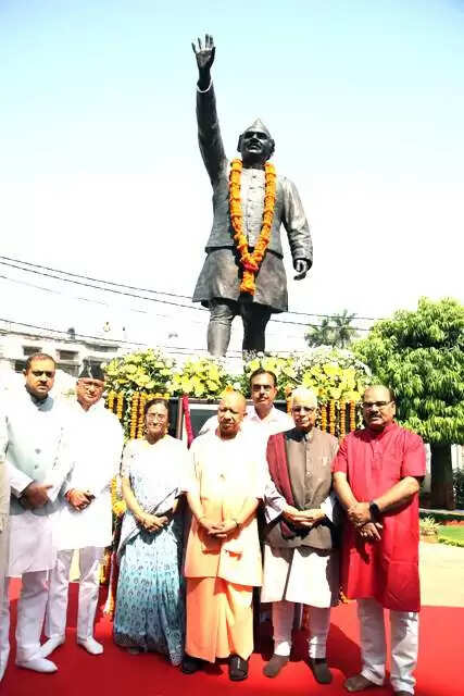महान स्वतंत्रता संग्राम सेनानी थे हेमवती नंदन बहुगुणा : योगी आदित्यनाथ