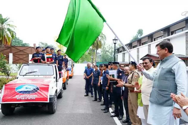 मुख्यमंत्री ने एनडीआरएफ के 'शौर्य' पर्वतारोहण अभियान को किया फ्लैग ऑफ