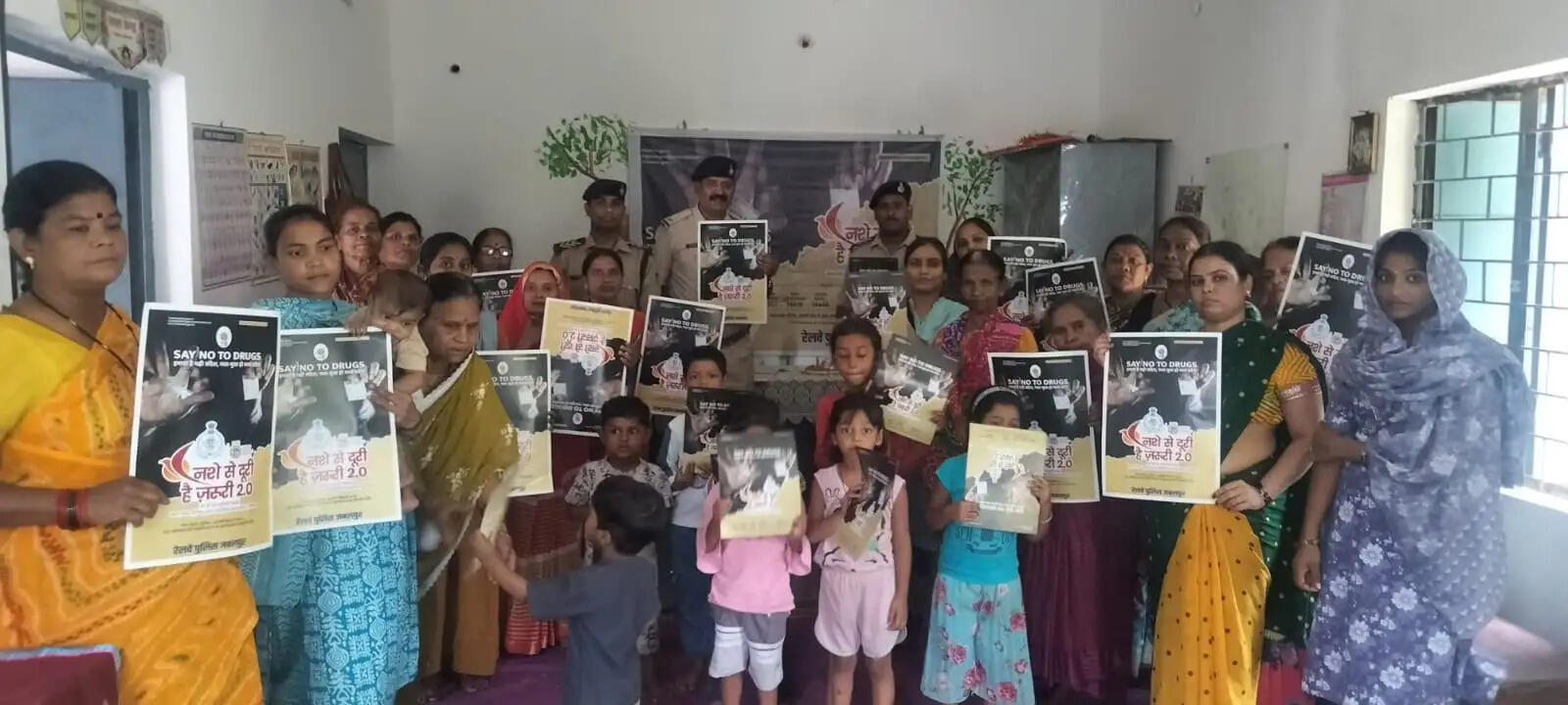 आंगनवाड़ी केंद्र में चला ‘नशे से दूरी है ज़रूरी 2.0’ अभियान, महिलाओं और बच्चों को किया जागरूक