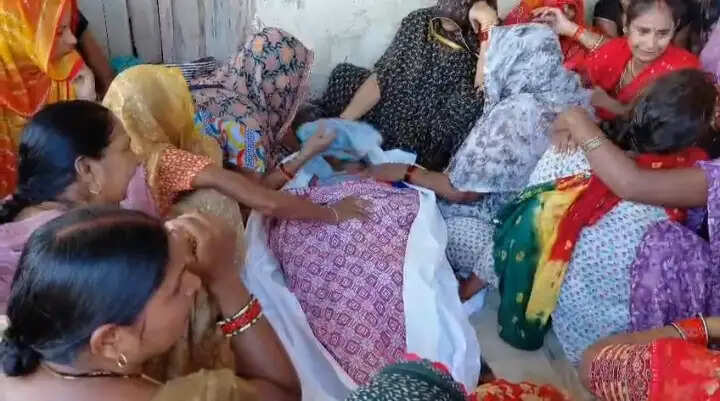 औरैया के युवक की दिल्ली में मौत, इकलौते बेटे का शव देख मां हुई बेसुध