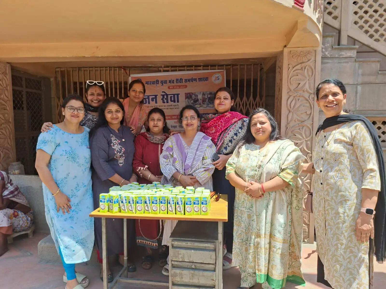 मारवाड़ी युवा मंच के सेवा अभियान के अंतर्गत रांची में छाछ और ठंडे पानी का वितरण