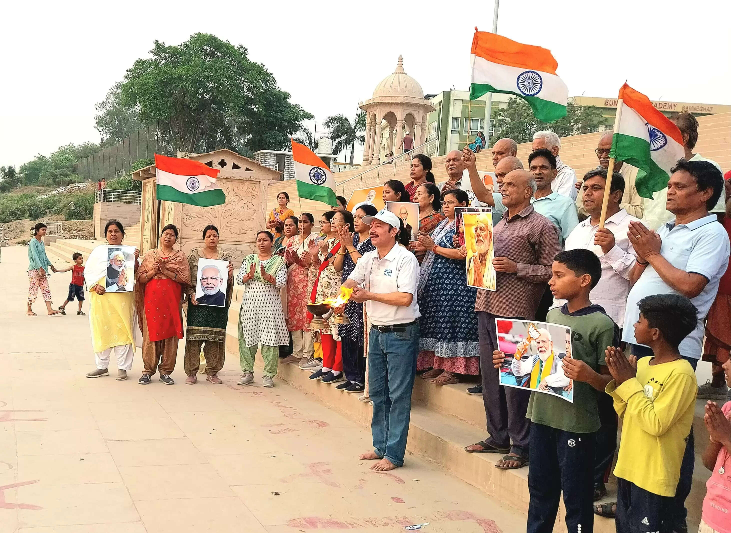 काशी में प्रधानमंत्री मोदी को 3884 करोड़ की परियोजनाओं के लिए धन्यवाद