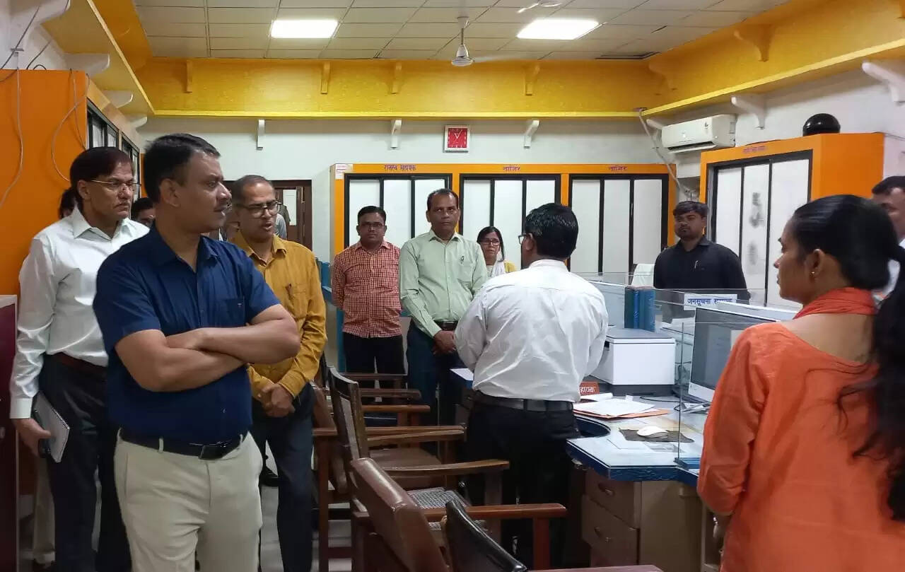 कमिश्नर ने संरक्षित पत्रावलियों के रखरखाव व उनकी सुरक्षा की ली जानकारी