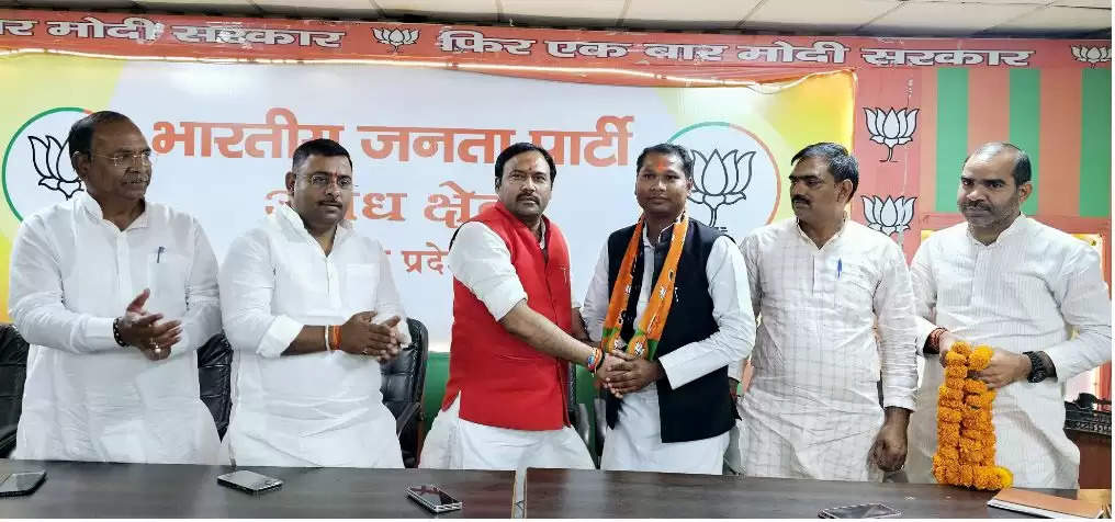 अयोध्या जिले के सैकड़ों कांग्रेस कार्यकर्ता भाजपा में शामिल