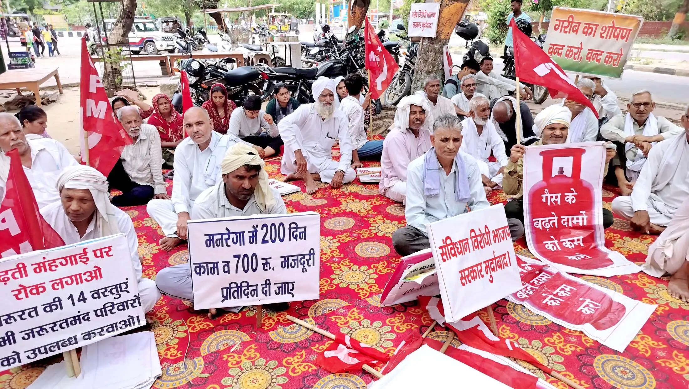 जींद : बढ़ती महंगाई को लेकर माकपा कार्यकर्ताओं ने किया प्रदर्शन