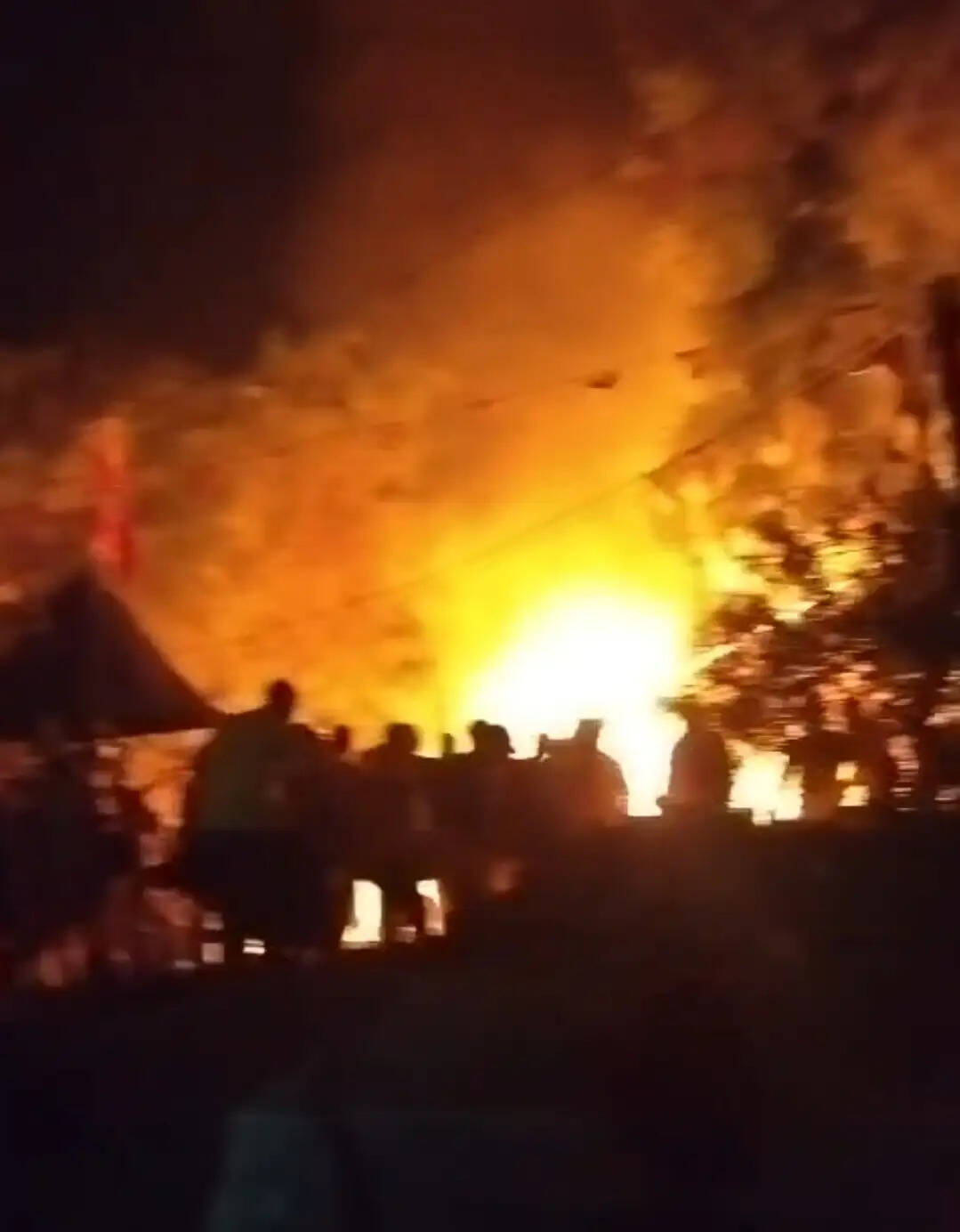 सारण के बंद पड़ी देसी शराब फैक्ट्री में लगी आग