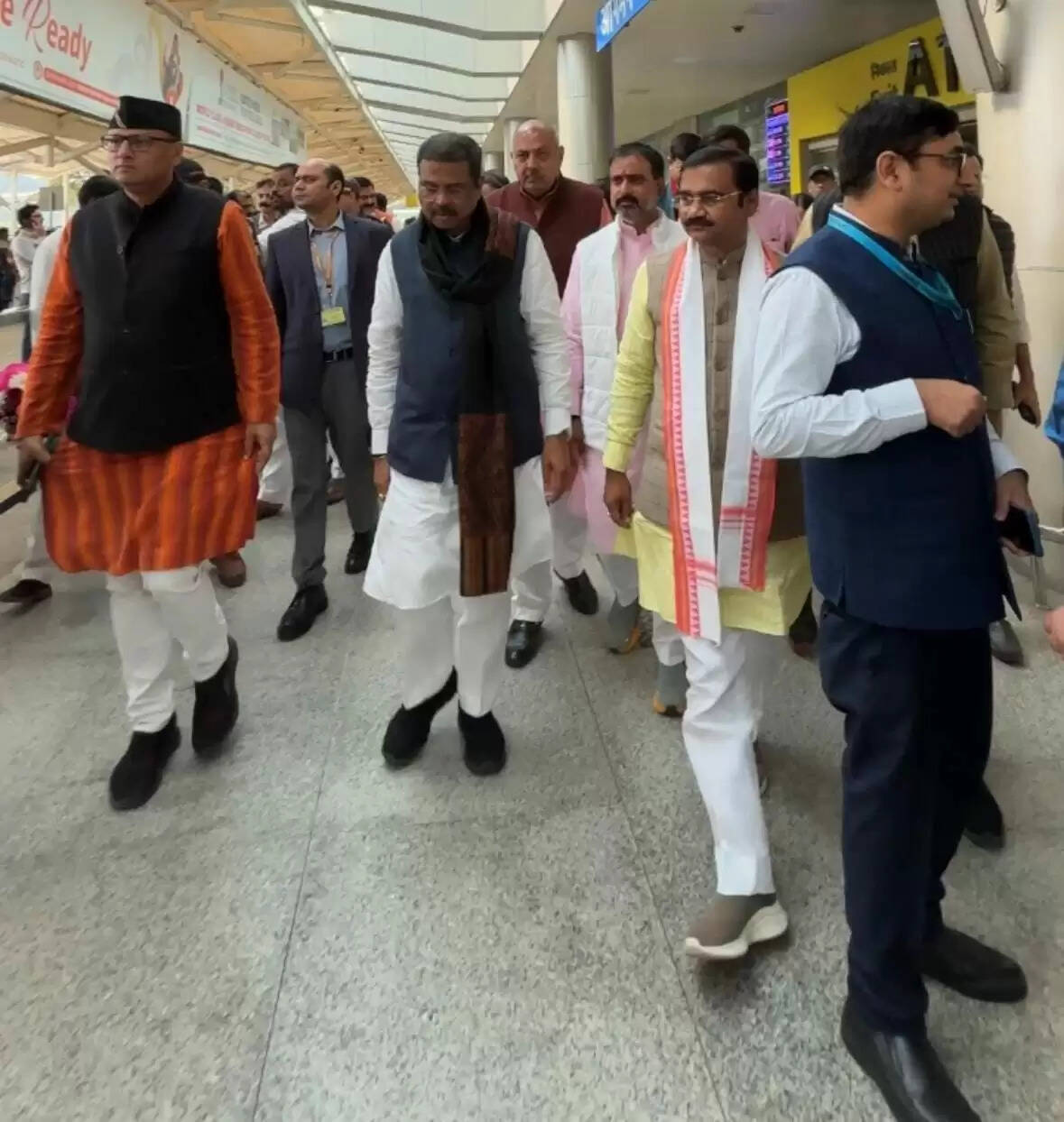 काशी तमिल संगमम समारोह में भाग लेने वाराणसी पहुंचे केंद्रीय मंत्री धर्मेंद्र प्रधान