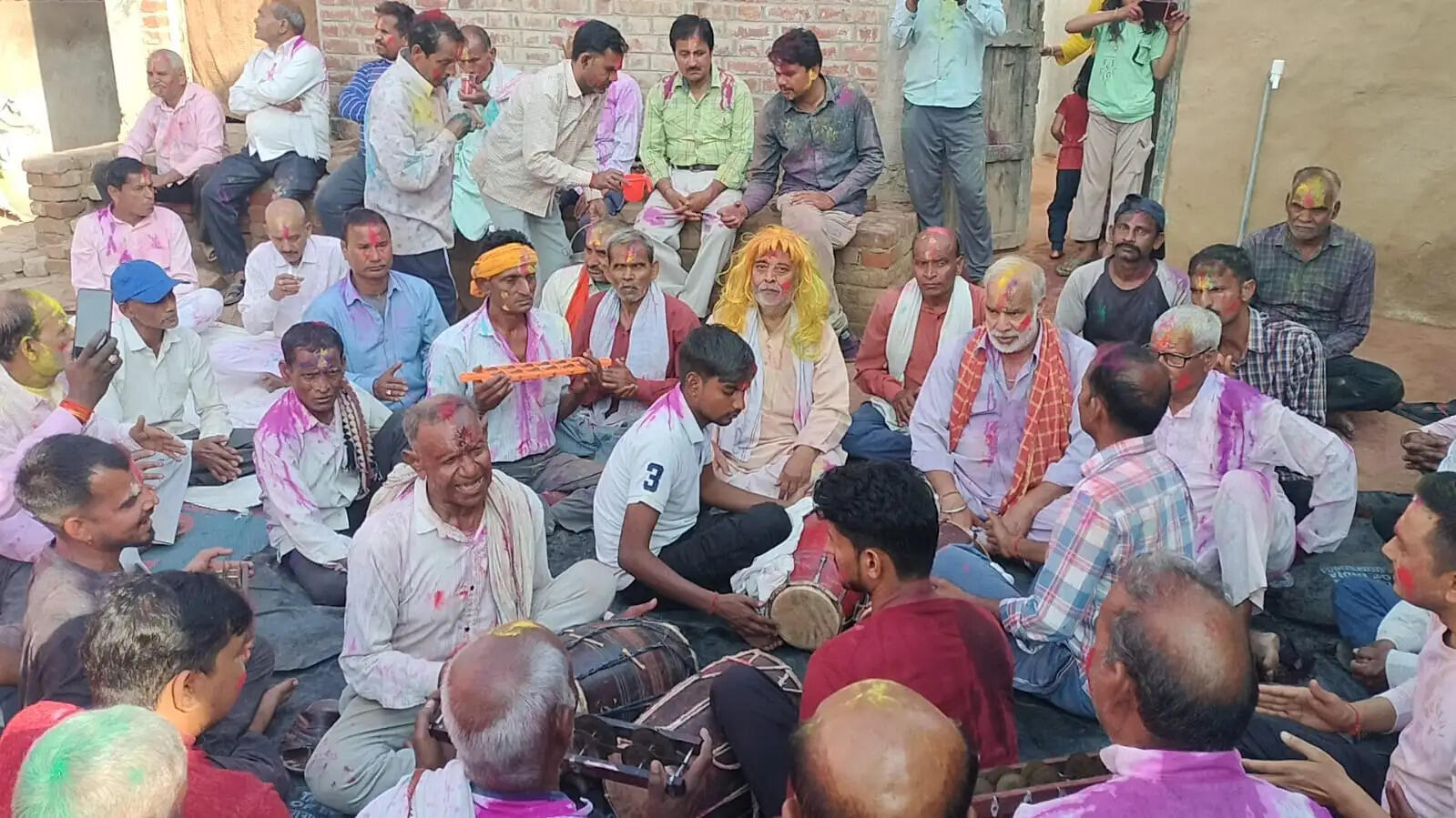 होली पर्व पर अमावता की फाग टोली ने जीवंत की पुरानी परंपरा