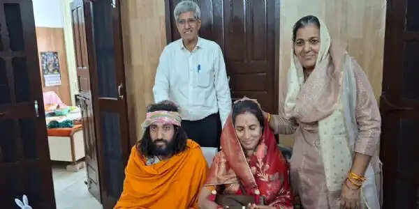 आईआईटीएन बाबा अभय सिंह ने कर ली शादी, पत्नी संग पैतृक जिला झज्जर पहुंचे