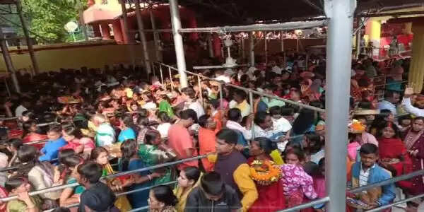 कार्तिक पूर्णिमा के अवसर पर रामगढ़ के रजरप्पा में उमड़ी श्रद्धालुओं की भीड़