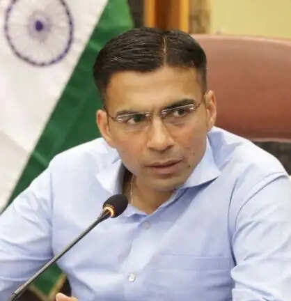 नगरीय क्षेत्रों में बढ़ते अपराध व नशे पर डीएम सख्त, सत्यापन अभियान के निर्देश