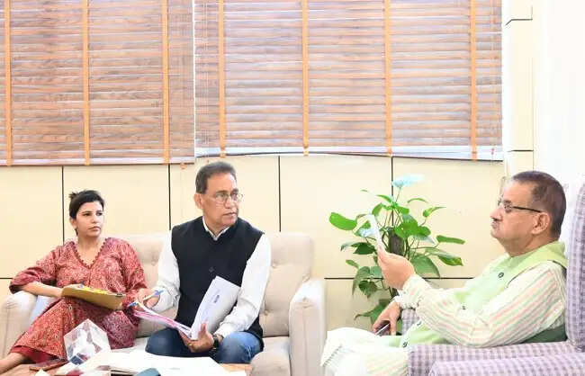 सैनिक कल्याण मंत्री ने दिए शहीद द्वार और स्मारकों के निर्माण में तेजी लाने के निर्देश